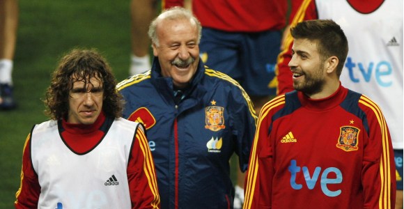 Puyol-DelBosque-Pique-2012-reuters-entreno.jpg