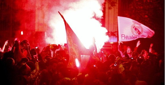 RealMadrid-celebracion-Liga-bengalas-2012-efe.jpg