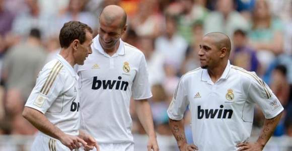 RobertoCarlos-Zidane-2012-efe.jpg