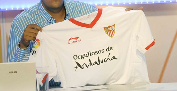 El Sevilla responde al nacionalismo luciendo <b>'Orgullosos de Andalucía'</b> en el Camp Nou