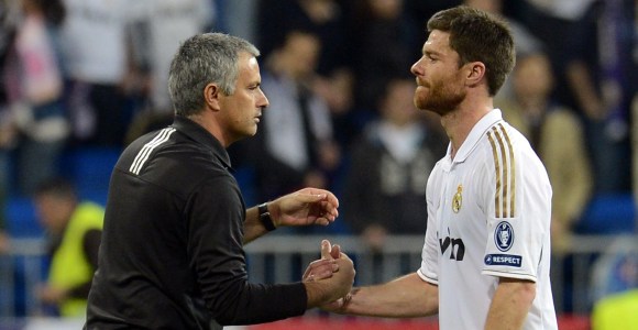 Xabi-saluda-Mourinho-2012-Reuters.jpg