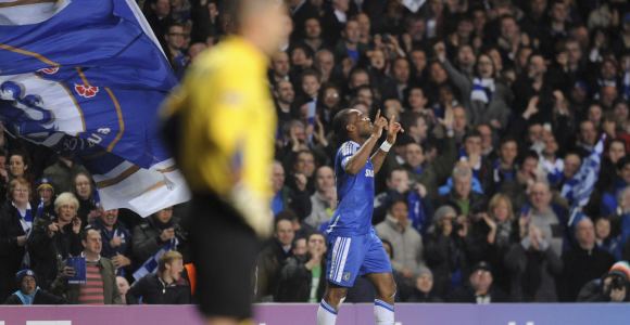 drogba-valdes.jpg
