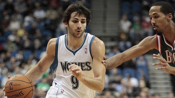 <b>Ricky Rubio</b> maneja el timón de los Wolves en la victoria ante los Kings (99-86)