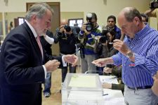 oreja_votando225.jpg