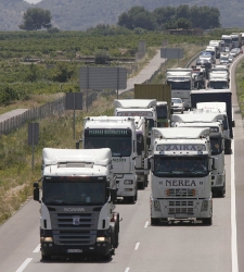 Camiones_atasco_paro.jpg