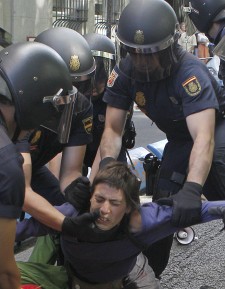 Policías españoles presentan este jueves una denuncia ante la UE por la "inacción" del Gobierno ante las marchas del 15M