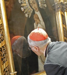 Rouco-varela-beso-virgen-2011-efe.jpg