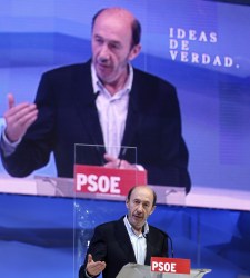 Rubalcaba-pantalla-2011-efe.jpg