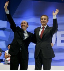 Rubalcaba-saludo-zapatero-2011-efe.jpg
