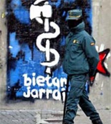<b>ETA</b> comunicará si deja las armas en la Semana Santa de 2012