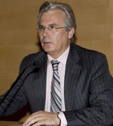 garzon_sentado.jpg
