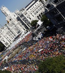Peregrinos en Cibeles durante la JMJ