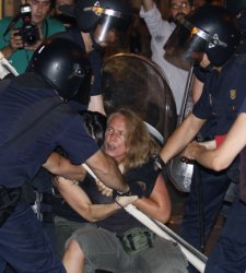 La Policía carga contra manifestantes