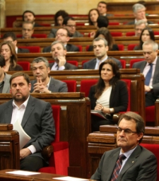 mas-junqueras-parlament-efe.jpg