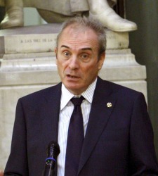 neira_medallasenado.jpg