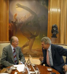 rey-posada-recibe.jpg