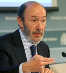 rubalcaba-mano.jpg