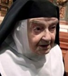 Sor Teresita rompe la clausura por primera vez para visitar al Papa