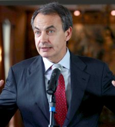 zapatero-brazosabiertos.jpg