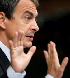 zapatero-nov18-manos.jpg