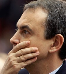 zapatero-serio.jpg