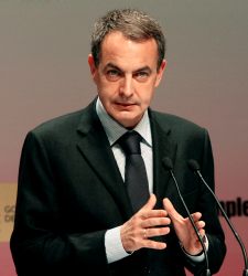 zapatero_canas.jpg