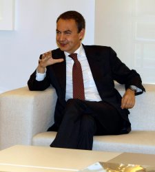 zapatero_sentado.jpg