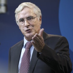 Barreda-senala-2011.jpg