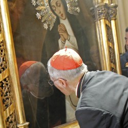 Rouco-varela-beso-virgen-2011-efe.jpg