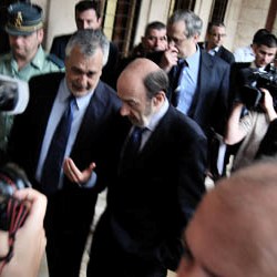 La iniciativa de Rubalca, en la imagen con Griñán, ha recibido las críticas de una parte del PSOE.