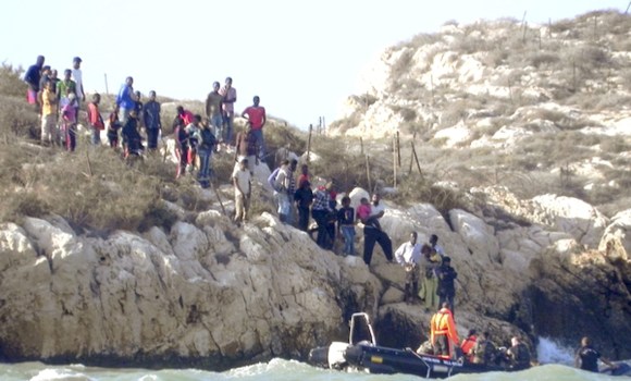 Inmigrantes-IslaTierra-EFE-2012.jpg