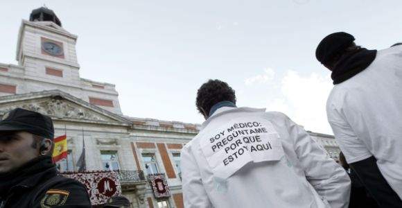 huelga-sanidad-efe-medicos-sol.jpg