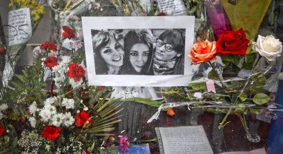 madrid-arena-chicas-flores-efe-.jpg