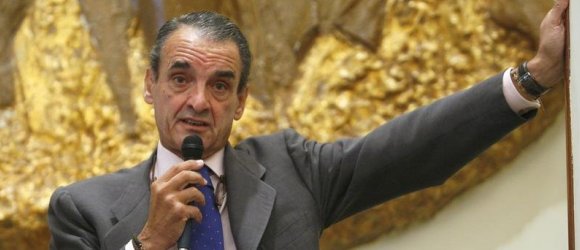mario-conde-efe-brazo-guapo.jpg