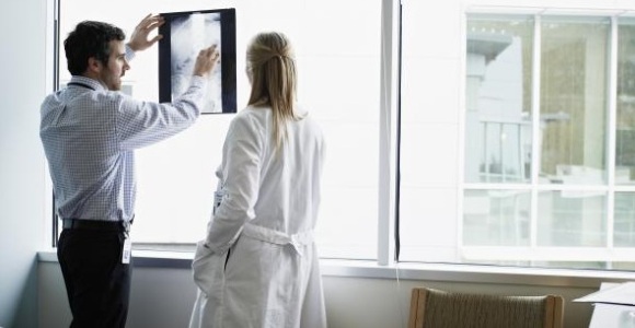 medicos-radiografia-quay-efe-.jpg