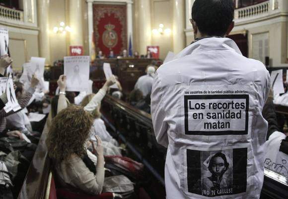 medicos-senado-efe.jpg