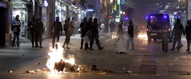 policia-mineros-fuego.jpg