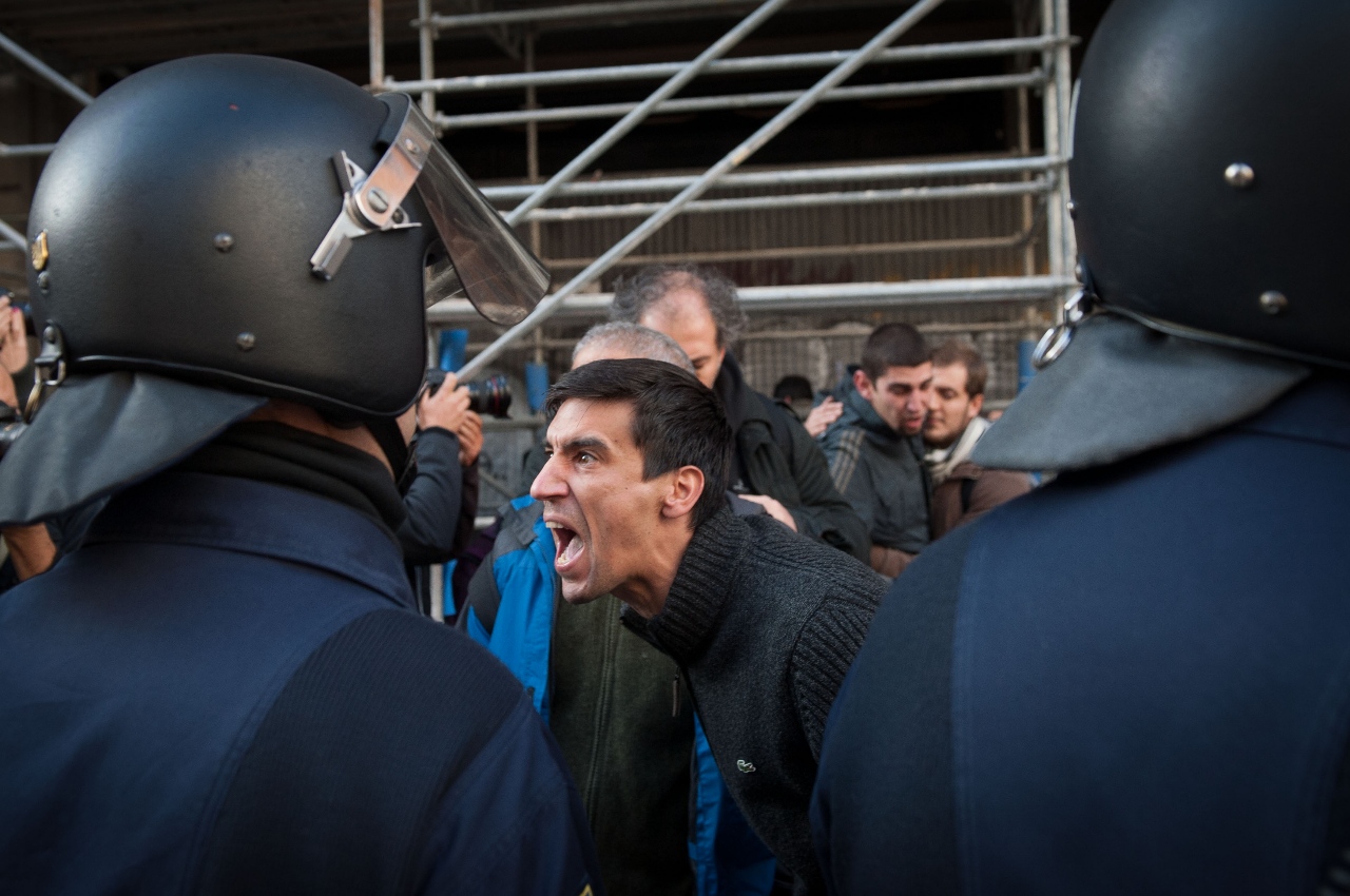 /imag/_v2/ecodiario/galeria/huelga14n/hombre-grito.jpg