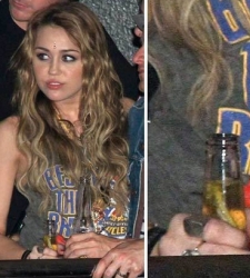 miley-botella.JPG