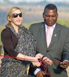 madonna-inaugura.jpg