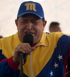 Chavez-cantando.jpg