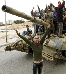 Libia-celebracion-tanques-reuters-2011.jpg
