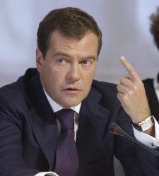 Medvedev_dedo_senala.jpg
