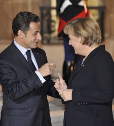 Merkel_sarkozy_2.jpg