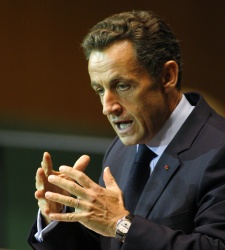 <b>Sarkozy</b> reúne a la cúpula de su partido y la izquierda celebra la victoria