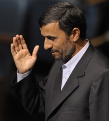 ahmadineyad_saluda.jpg