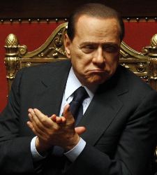 berlusconi-aplaude.jpg