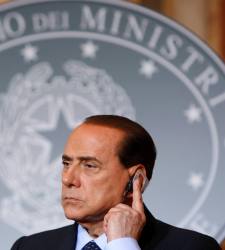 berlusconi_oreja.jpg