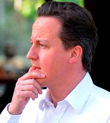 cameron_mano_barbilla.jpg