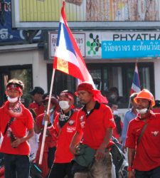 camisasrojas_tailandia3.jpg